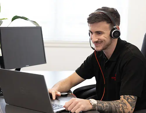 A happy cuistomer service team member connecting with a customer